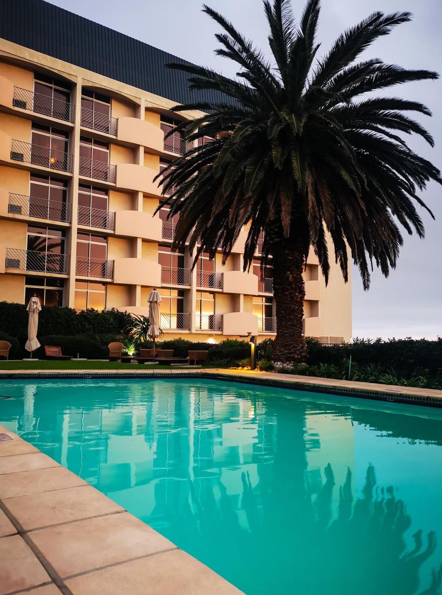 Garden Court Nelson Mandela Boulevard Città del Capo Esterno foto